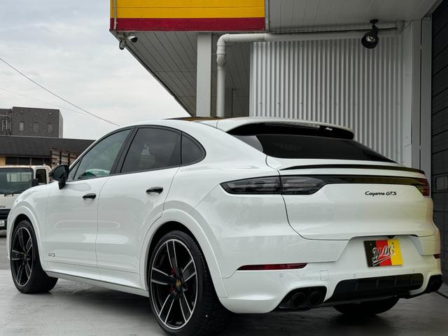 カイエンクーペ カイエンＧＴＳ　クーペ　ユーザー買取車　スポーツデザインＰＫＧ　リアアクスルステアリング　マトリックスＬＥＤライト　ＰＡＳＭ　純正ｏｐ２２インチＡＷ　ソフトクローズドア　スポーツエグゾースト　前後シートヒーター　ガラスルーフ（38枚目）