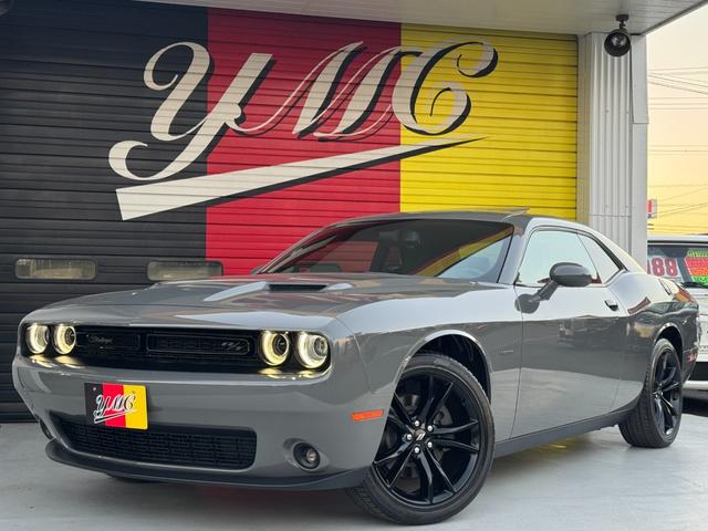 ダッジ・チャレンジャー R/T ユーザー買取車 サンルーフ カープレイ 黒革シート シートヒーター&ベンチレーター ステアリングヒーター バックカメラ デジタルインナーミラー 純正20AW トランクスポイラー 社外HIDキット(2枚目)
