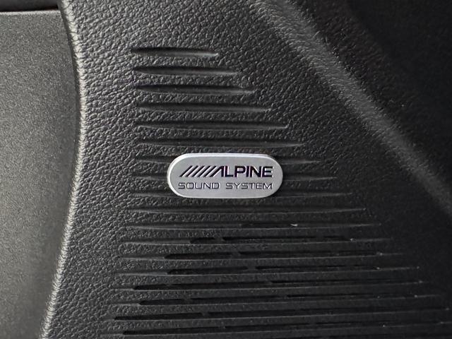 ダッジ・チャレンジャー R/T ユーザー買取車 サンルーフ カープレイ 黒革シート シートヒーター&ベンチレーター ステアリングヒーター バックカメラ デジタルインナーミラー 純正20AW トランクスポイラー 社外HIDキット(8枚目)