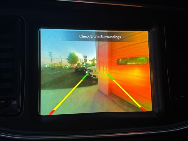 ダッジ・チャレンジャー R/T ユーザー買取車 サンルーフ カープレイ 黒革シート シートヒーター&ベンチレーター ステアリングヒーター バックカメラ デジタルインナーミラー 純正20AW トランクスポイラー 社外HIDキット(10枚目)