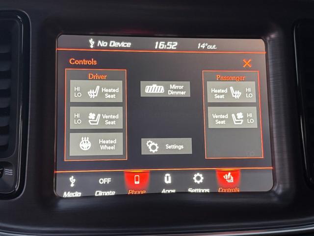 ダッジ・チャレンジャー R/T ユーザー買取車 サンルーフ カープレイ 黒革シート シートヒーター&ベンチレーター ステアリングヒーター バックカメラ デジタルインナーミラー 純正20AW トランクスポイラー 社外HIDキット(11枚目)