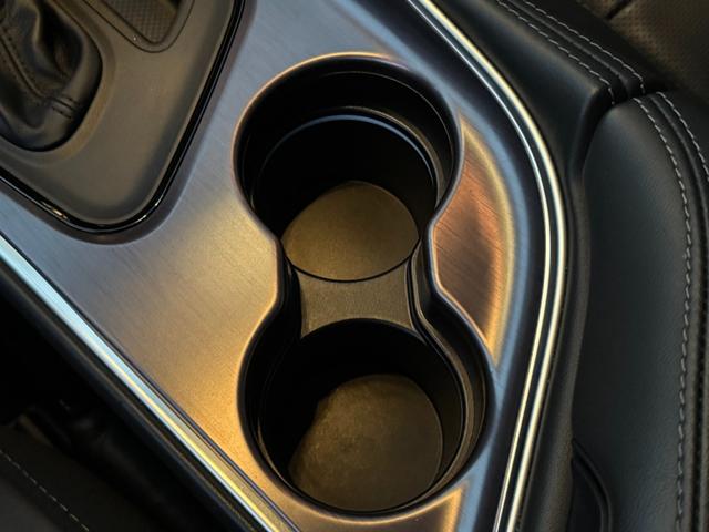 ダッジ・チャレンジャー R/T ユーザー買取車 サンルーフ カープレイ 黒革シート シートヒーター&ベンチレーター ステアリングヒーター バックカメラ デジタルインナーミラー 純正20AW トランクスポイラー 社外HIDキット(15枚目)