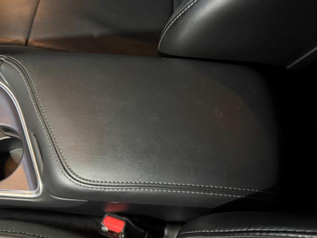 ダッジ・チャレンジャー R/T ユーザー買取車 サンルーフ カープレイ 黒革シート シートヒーター&ベンチレーター ステアリングヒーター バックカメラ デジタルインナーミラー 純正20AW トランクスポイラー 社外HIDキット(16枚目)