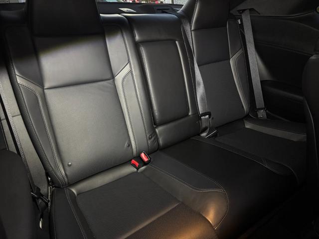 ダッジ・チャレンジャー R/T ユーザー買取車 サンルーフ カープレイ 黒革シート シートヒーター&ベンチレーター ステアリングヒーター バックカメラ デジタルインナーミラー 純正20AW トランクスポイラー 社外HIDキット(21枚目)