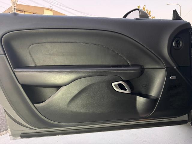 ダッジ・チャレンジャー R/T ユーザー買取車 サンルーフ カープレイ 黒革シート シートヒーター&ベンチレーター ステアリングヒーター バックカメラ デジタルインナーミラー 純正20AW トランクスポイラー 社外HIDキット(22枚目)