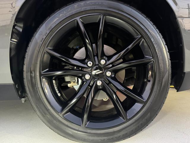 ダッジ・チャレンジャー R/T ユーザー買取車 サンルーフ カープレイ 黒革シート シートヒーター&ベンチレーター ステアリングヒーター バックカメラ デジタルインナーミラー 純正20AW トランクスポイラー 社外HIDキット(25枚目)