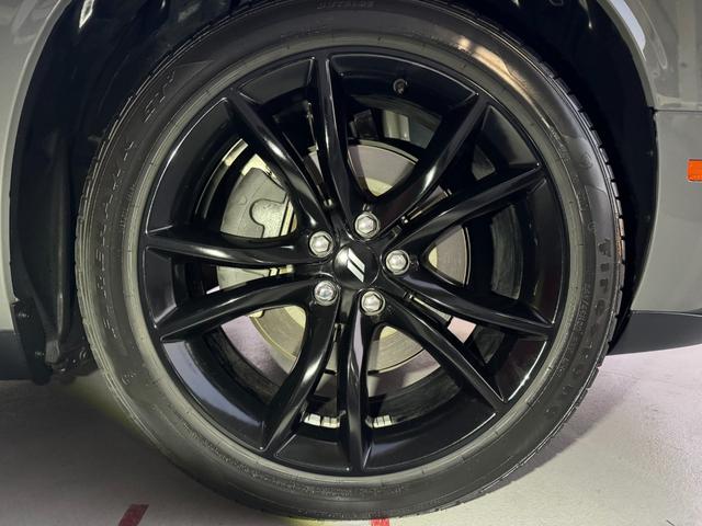 ダッジ・チャレンジャー R/T ユーザー買取車 サンルーフ カープレイ 黒革シート シートヒーター&ベンチレーター ステアリングヒーター バックカメラ デジタルインナーミラー 純正20AW トランクスポイラー 社外HIDキット(26枚目)