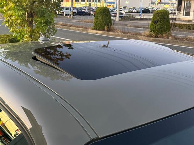 ダッジ・チャレンジャー R/T ユーザー買取車 サンルーフ カープレイ 黒革シート シートヒーター&ベンチレーター ステアリングヒーター バックカメラ デジタルインナーミラー 純正20AW トランクスポイラー 社外HIDキット(28枚目)