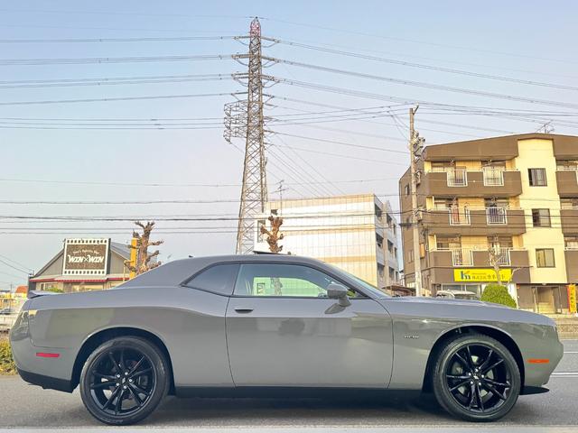 ダッジ・チャレンジャー R/T ユーザー買取車 サンルーフ カープレイ 黒革シート シートヒーター&ベンチレーター ステアリングヒーター バックカメラ デジタルインナーミラー 純正20AW トランクスポイラー 社外HIDキット(31枚目)