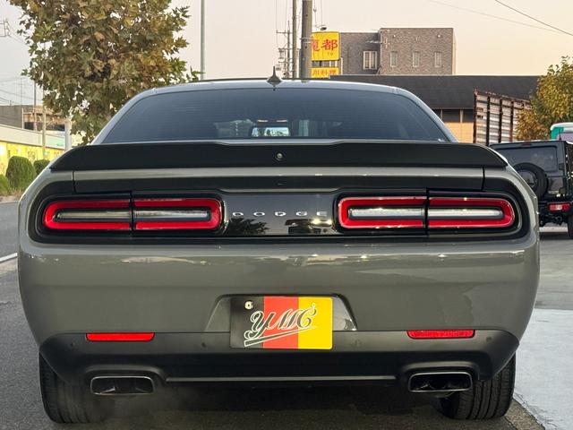 ダッジ・チャレンジャー R/T ユーザー買取車 サンルーフ カープレイ 黒革シート シートヒーター&ベンチレーター ステアリングヒーター バックカメラ デジタルインナーミラー 純正20AW トランクスポイラー 社外HIDキット(32枚目)