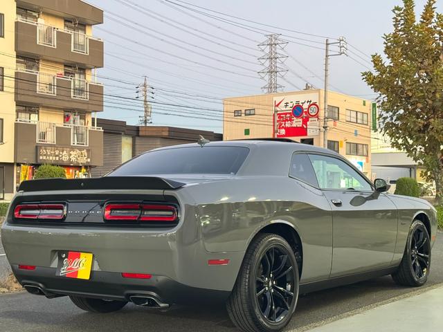 ダッジ・チャレンジャー R/T ユーザー買取車 サンルーフ カープレイ 黒革シート シートヒーター&ベンチレーター ステアリングヒーター バックカメラ デジタルインナーミラー 純正20AW トランクスポイラー 社外HIDキット(36枚目)
