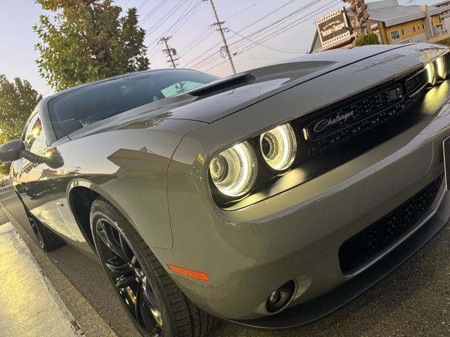 ダッジ・チャレンジャー R/T ユーザー買取車 サンルーフ カープレイ 黒革シート シートヒーター&ベンチレーター ステアリングヒーター バックカメラ デジタルインナーミラー 純正20AW トランクスポイラー 社外HIDキット(37枚目)