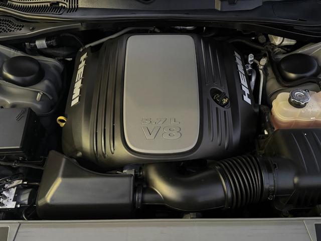 ダッジ・チャレンジャー R/T ユーザー買取車 サンルーフ カープレイ 黒革シート シートヒーター&ベンチレーター ステアリングヒーター バックカメラ デジタルインナーミラー 純正20AW トランクスポイラー 社外HIDキット(40枚目)