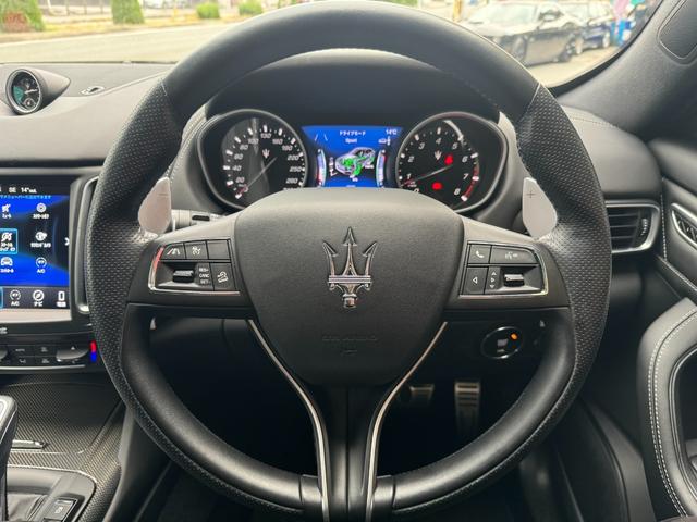 【ＹＭＣコーティング】磨きの下地から全ての作業を自社スタッフが対応しています！もちろんお客様の目の前で作業をすることもできるため、「もうちょっとここを磨いて」などの細かい指摘にも対応ができます。