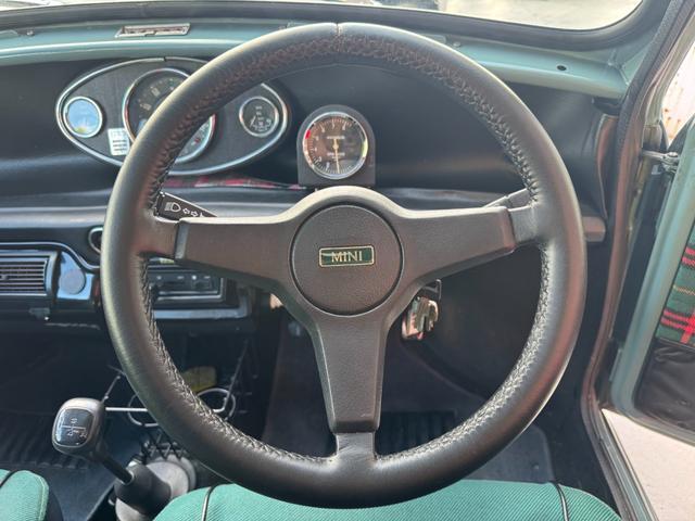 MINI タータン 4MT オーバーフェンダーレスナロー ヴェバストサンルーフ センターメーター 2色テール 社外マフラー 社外エキマニ ワタナベ10インチAW ハイローキット 開閉クォーターガラス ETC(4枚目)