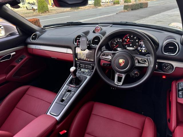 ７１８ボクスター ７１８ボクスタースタイルエディション　６ＭＴ　スポーツクロノＰＫＧ　レザーインテリア　スポーツデザインＰＫＧ　ＬＥＤヘッドダイナミックライトシステム　アクティブサスペンションマネジメント　機械式リヤディファレンシャルロック　ＢＯＳＥ（5枚目）