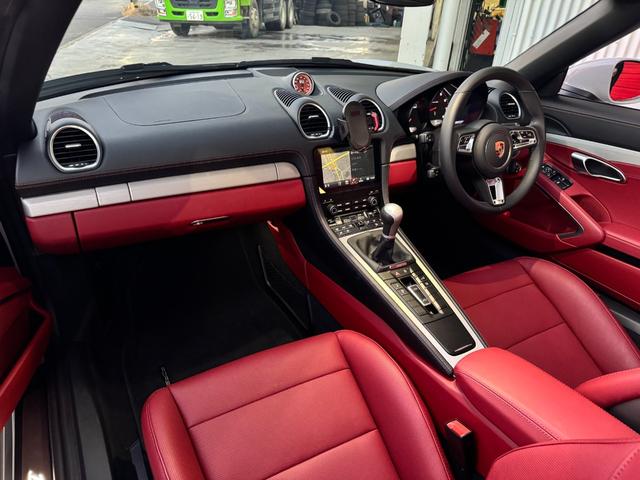 ７１８ボクスター ７１８ボクスタースタイルエディション　６ＭＴ　スポーツクロノＰＫＧ　レザーインテリア　スポーツデザインＰＫＧ　ＬＥＤヘッドダイナミックライトシステム　アクティブサスペンションマネジメント　機械式リヤディファレンシャルロック　ＢＯＳＥ（6枚目）