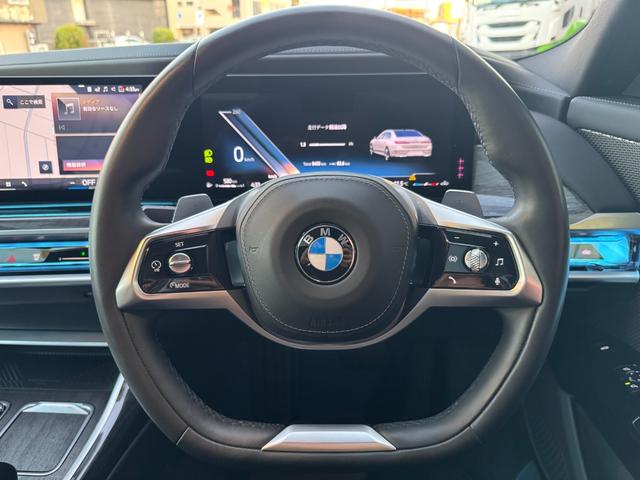 ７シリーズ ７４０ｉ　エクセレンス　リヤコンフォートＰＫＧ　３１．３インチＢＭＷシアタースクリーン　リヤシートエンターテインメントＥＸＰ　Ｂｏｗｅｒｓ＆Ｗｉｌｋｉｎｓオーディオ　エグゼクティブラウンジシート　全席自動ドア（5枚目）
