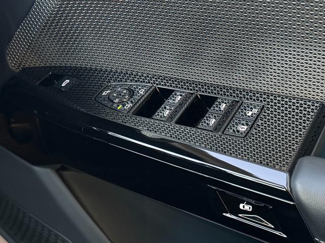 ７シリーズ ７４０ｉ　エクセレンス　リヤコンフォートＰＫＧ　３１．３インチＢＭＷシアタースクリーン　リヤシートエンターテインメントＥＸＰ　Ｂｏｗｅｒｓ＆Ｗｉｌｋｉｎｓオーディオ　エグゼクティブラウンジシート　全席自動ドア（8枚目）