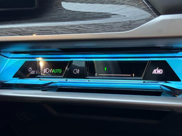 ７シリーズ ７４０ｉ　エクセレンス　リヤコンフォートＰＫＧ　３１．３インチＢＭＷシアタースクリーン　リヤシートエンターテインメントＥＸＰ　Ｂｏｗｅｒｓ＆Ｗｉｌｋｉｎｓオーディオ　エグゼクティブラウンジシート　全席自動ドア（9枚目）