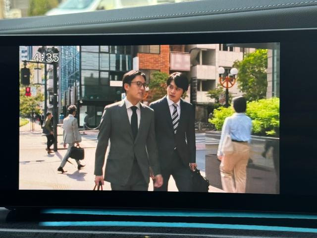 ７シリーズ ７４０ｉ　エクセレンス　リヤコンフォートＰＫＧ　３１．３インチＢＭＷシアタースクリーン　リヤシートエンターテインメントＥＸＰ　Ｂｏｗｅｒｓ＆Ｗｉｌｋｉｎｓオーディオ　エグゼクティブラウンジシート　全席自動ドア（12枚目）