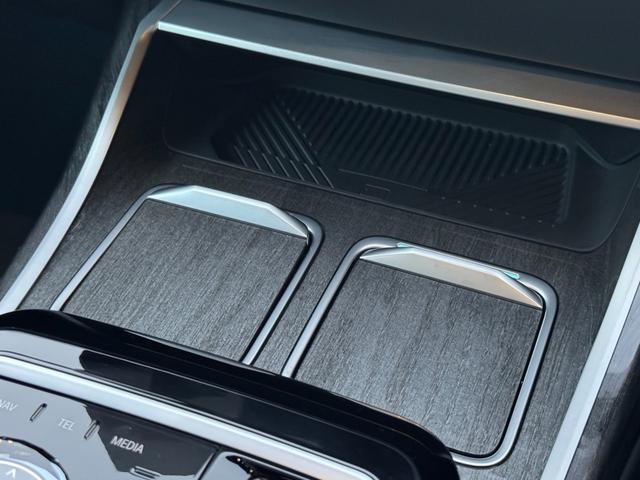 ７シリーズ ７４０ｉ　エクセレンス　リヤコンフォートＰＫＧ　３１．３インチＢＭＷシアタースクリーン　リヤシートエンターテインメントＥＸＰ　Ｂｏｗｅｒｓ＆Ｗｉｌｋｉｎｓオーディオ　エグゼクティブラウンジシート　全席自動ドア（14枚目）