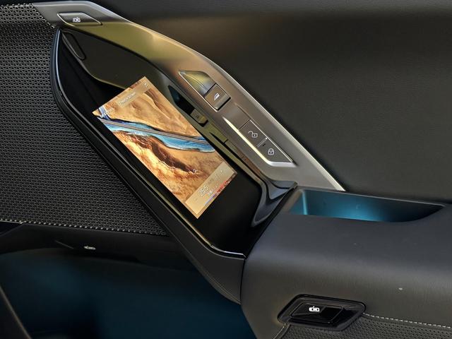 ７シリーズ ７４０ｉ　エクセレンス　リヤコンフォートＰＫＧ　３１．３インチＢＭＷシアタースクリーン　リヤシートエンターテインメントＥＸＰ　Ｂｏｗｅｒｓ＆Ｗｉｌｋｉｎｓオーディオ　エグゼクティブラウンジシート　全席自動ドア（26枚目）