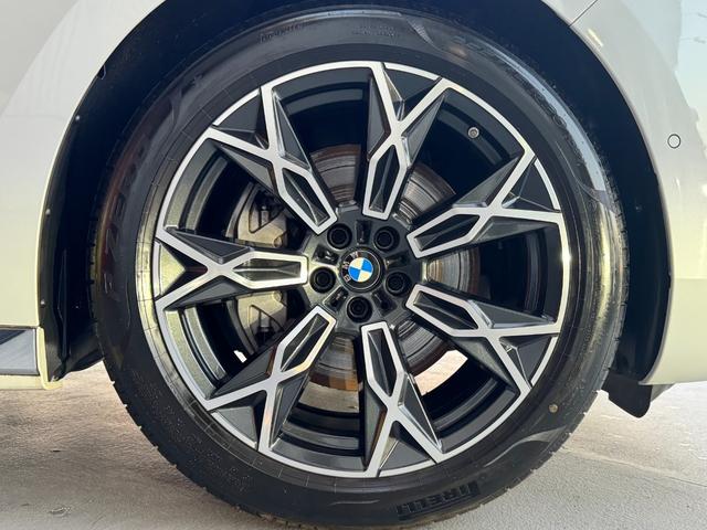 ７シリーズ ７４０ｉ　エクセレンス　リヤコンフォートＰＫＧ　３１．３インチＢＭＷシアタースクリーン　リヤシートエンターテインメントＥＸＰ　Ｂｏｗｅｒｓ＆Ｗｉｌｋｉｎｓオーディオ　エグゼクティブラウンジシート　全席自動ドア（31枚目）