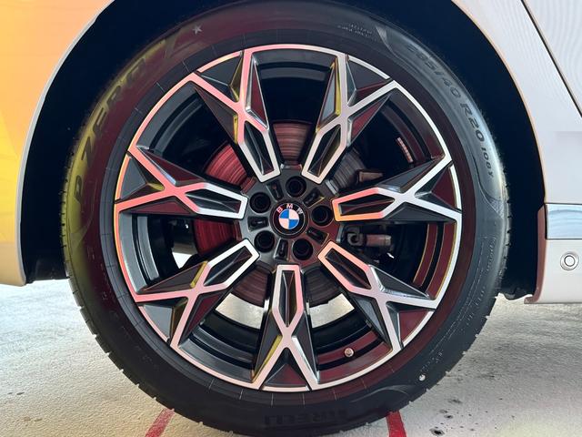７シリーズ ７４０ｉ　エクセレンス　リヤコンフォートＰＫＧ　３１．３インチＢＭＷシアタースクリーン　リヤシートエンターテインメントＥＸＰ　Ｂｏｗｅｒｓ＆Ｗｉｌｋｉｎｓオーディオ　エグゼクティブラウンジシート　全席自動ドア（32枚目）
