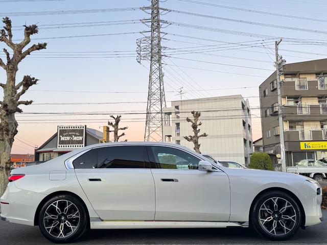７シリーズ ７４０ｉ　エクセレンス　リヤコンフォートＰＫＧ　３１．３インチＢＭＷシアタースクリーン　リヤシートエンターテインメントＥＸＰ　Ｂｏｗｅｒｓ＆Ｗｉｌｋｉｎｓオーディオ　エグゼクティブラウンジシート　全席自動ドア（37枚目）