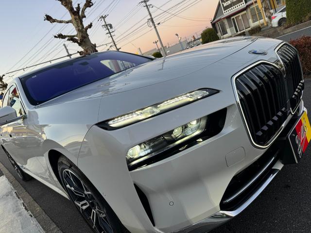 ７シリーズ ７４０ｉ　エクセレンス　リヤコンフォートＰＫＧ　３１．３インチＢＭＷシアタースクリーン　リヤシートエンターテインメントＥＸＰ　Ｂｏｗｅｒｓ＆Ｗｉｌｋｉｎｓオーディオ　エグゼクティブラウンジシート　全席自動ドア（45枚目）