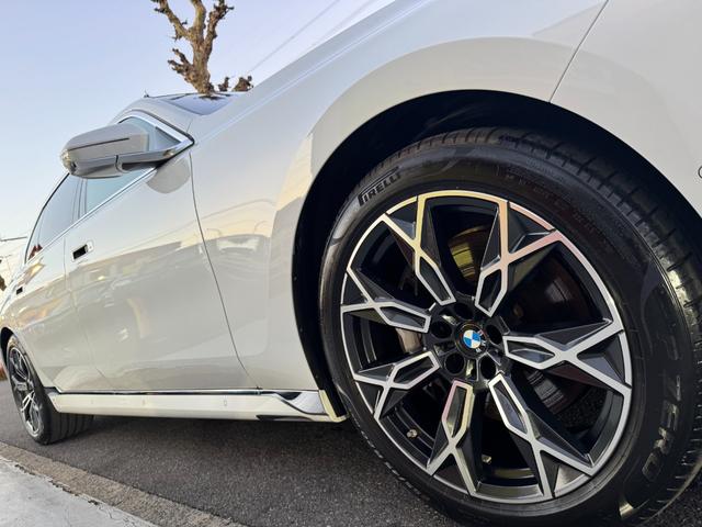 ７シリーズ ７４０ｉ　エクセレンス　リヤコンフォートＰＫＧ　３１．３インチＢＭＷシアタースクリーン　リヤシートエンターテインメントＥＸＰ　Ｂｏｗｅｒｓ＆Ｗｉｌｋｉｎｓオーディオ　エグゼクティブラウンジシート　全席自動ドア（47枚目）
