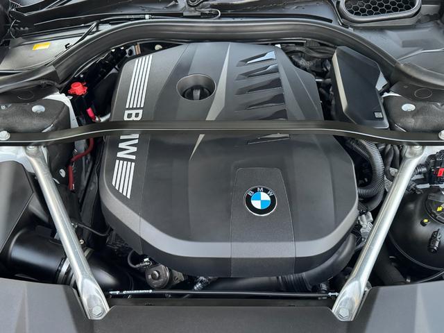 ７シリーズ ７４０ｉ　エクセレンス　リヤコンフォートＰＫＧ　３１．３インチＢＭＷシアタースクリーン　リヤシートエンターテインメントＥＸＰ　Ｂｏｗｅｒｓ＆Ｗｉｌｋｉｎｓオーディオ　エグゼクティブラウンジシート　全席自動ドア（48枚目）