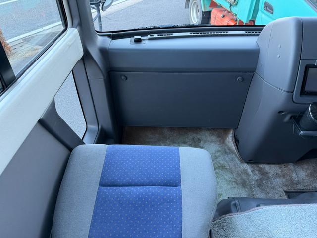 シビリアンバス ＳＶターボ　ユーザー買取車　キャンピングカー　８ナンバー登録　ベッド　Ｌ字ソファー　７人乗り　冷蔵庫　電子レンジ　ＩＨコンロ　テレビ　エアコン（8枚目）