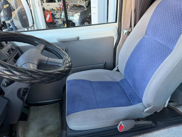 シビリアンバス ＳＶターボ　ユーザー買取車　キャンピングカー　８ナンバー登録　ベッド　Ｌ字ソファー　７人乗り　冷蔵庫　電子レンジ　ＩＨコンロ　テレビ　エアコン（12枚目）