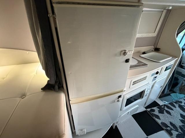シビリアンバス ＳＶターボ　ユーザー買取車　キャンピングカー　８ナンバー登録　ベッド　Ｌ字ソファー　７人乗り　冷蔵庫　電子レンジ　ＩＨコンロ　テレビ　エアコン（21枚目）