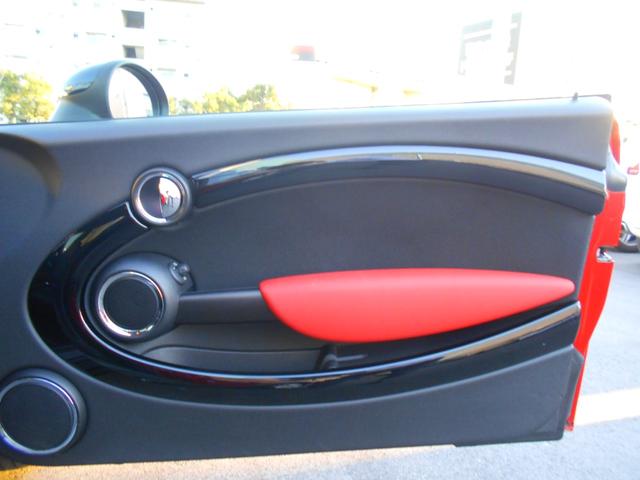 クーパーS クラブマン 後期型 6速AT レッドカラーライン 禁煙車 ETC AUX接続可 ドライブレコーダー 純正16AW クロームラインインテリア ピアノブラックパネル ホワイトターンシグナル 2017年製ダンロップタイヤ チリレッドボディ ブラックルーフ(13枚目)