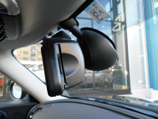 クーパーS クラブマン ナビ Bカメラ ドラレコ前後 禁煙車 MINIコネクテッド/エキサイトメントPKG リアPDC ETC CD/DVDプレイヤー リア6面フィルム 純正17AW シルバールーフ&ミラー グレーインテリアパネル ミッドナイトブラックボディー(16枚目)