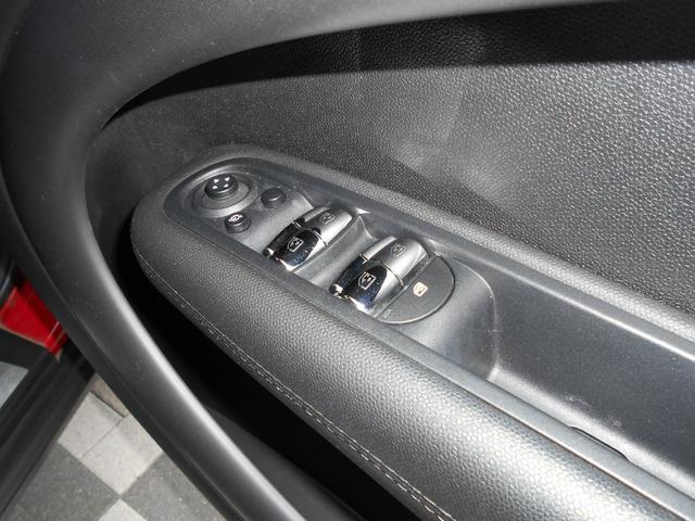 クーパーSD クロスオーバー ナビPKG 1オーナー 禁煙車 TV Bカメラ ビジュアルブースト ETC ブラックリフレクターヘッド ピアノブラックEXT リア5面フィルム パドルシフト 純正17AW 2021年製タイヤ スペアキー有 ブレイジングレッドボディー(55枚目)