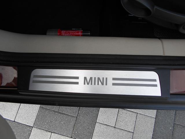 ＭＩＮＩ クーパー　クロスオーバー　ＭＩＮＴパッケージ　ベージュレザー　１オーナー　禁煙車　ＥＴＣ　シートヒーター　クロームインテリア　スモークフィルム　キセノンヘッド　オートライト　ホワイトターン　フロントガラス熱線　ブリリアントコッパーボディ　ＢＪパーツ　スペアキー有（75枚目）