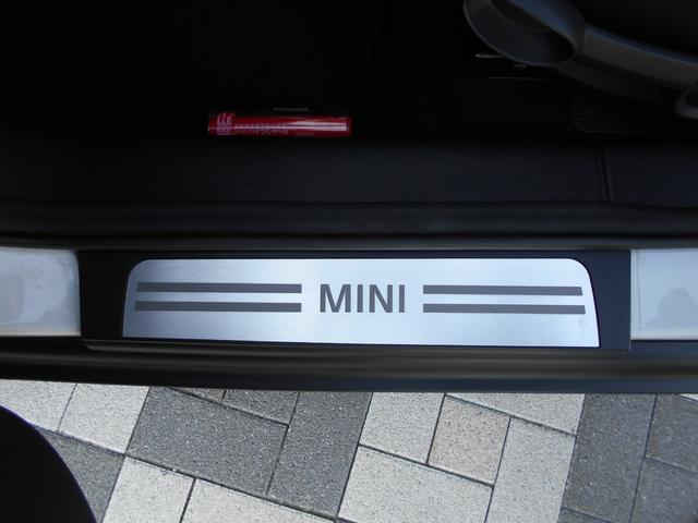 ＭＩＮＩ クーパーＤ　クロスオーバー　ＭＩＮＴパッケージ　サイバーナビ　禁煙　ＥＴＣ　バックカメラ　前後ドラレコ　アームレスト　クロームＩＮＴ　純正１６ＡＷ　２０１９年製ＢＳタイヤ　キセノンヘッド　ＬＥＤフォグ　オートライト　リアスモークフィルム　ＢＪミラー　スペアキー有（75枚目）