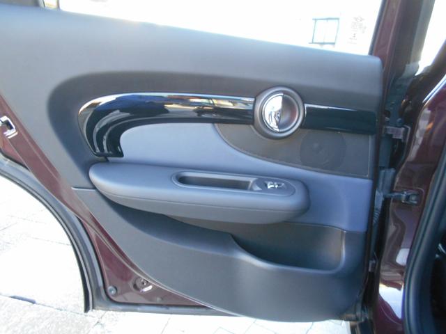 ＭＩＮＩ クーパーＳ　クラブマン　ペッパーＰＫＧ　ワンオーナー　禁煙車　バックカメラ　リアＰＤＣ　インディゴブルーレザー　前後ウィンドウフィルム　純正１７ＡＷ　２０２１年製ＢＳタイヤ　スマートキー　ドライビングモード　ＭＩＮＩユアーズパネル　シルバールーフ　スペアキー有（79枚目）