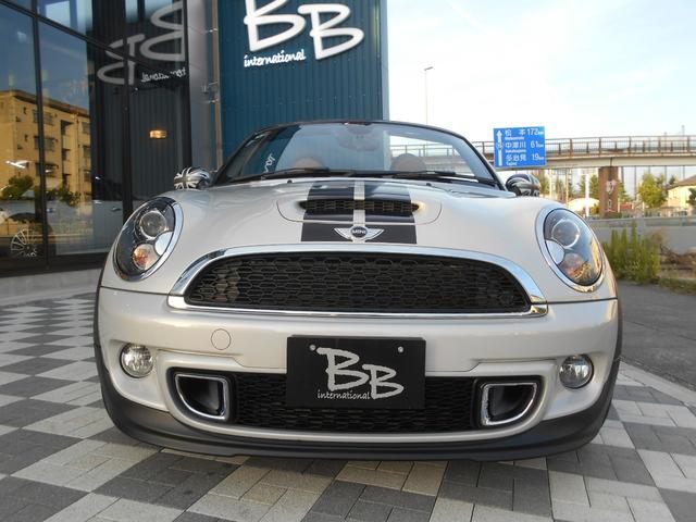 MINI クーパーS ロードスター トフィレザーシート 電動オープン ユーザー買取 ドラレコ サイバーナビ シートヒータ ETC 純正17AW ブラックヘッド PDC ピアノブラックパネル ホワイトシルバーボディ OPフロアマット 2024年製ピレリタイヤ スペアキー有(2枚目)