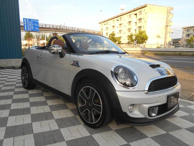 MINI クーパーS ロードスター トフィレザーシート 電動オープン ユーザー買取 ドラレコ サイバーナビ シートヒータ ETC 純正17AW ブラックヘッド PDC ピアノブラックパネル ホワイトシルバーボディ OPフロアマット 2024年製ピレリタイヤ スペアキー有(3枚目)