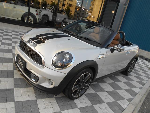 MINI クーパーS ロードスター トフィレザーシート 電動オープン ユーザー買取 ドラレコ サイバーナビ シートヒータ ETC 純正17AW ブラックヘッド PDC ピアノブラックパネル ホワイトシルバーボディ OPフロアマット 2024年製ピレリタイヤ スペアキー有(9枚目)