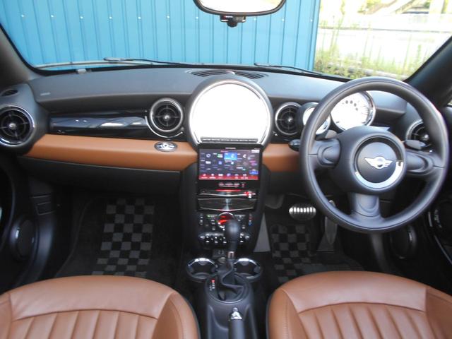 MINI クーパーS ロードスター トフィレザーシート 電動オープン ユーザー買取 ドラレコ サイバーナビ シートヒータ ETC 純正17AW ブラックヘッド PDC ピアノブラックパネル ホワイトシルバーボディ OPフロアマット 2024年製ピレリタイヤ スペアキー有(10枚目)