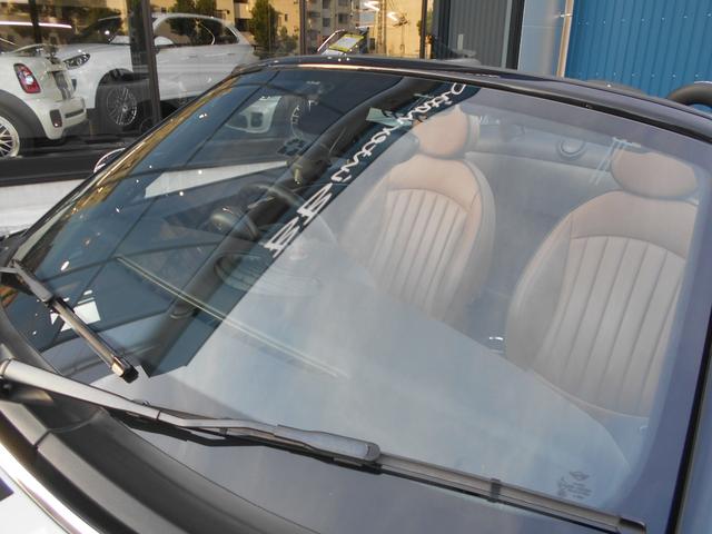 MINI クーパーS ロードスター トフィレザーシート 電動オープン ユーザー買取 ドラレコ サイバーナビ シートヒータ ETC 純正17AW ブラックヘッド PDC ピアノブラックパネル ホワイトシルバーボディ OPフロアマット 2024年製ピレリタイヤ スペアキー有(17枚目)