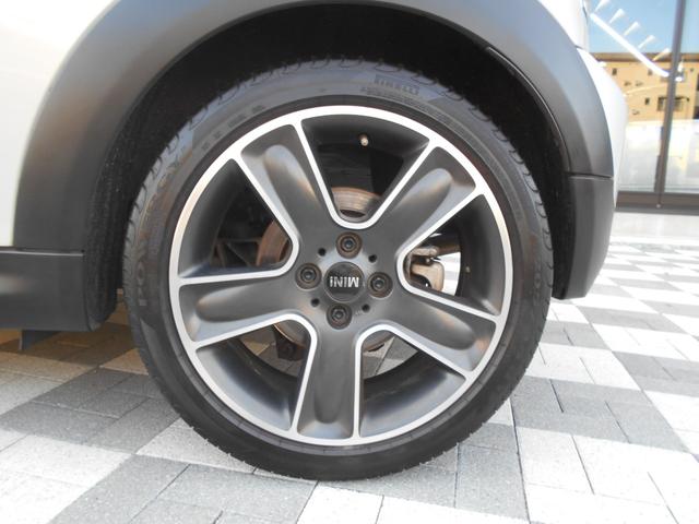 MINI クーパーS ロードスター トフィレザーシート 電動オープン ユーザー買取 ドラレコ サイバーナビ シートヒータ ETC 純正17AW ブラックヘッド PDC ピアノブラックパネル ホワイトシルバーボディ OPフロアマット 2024年製ピレリタイヤ スペアキー有(19枚目)