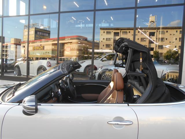 MINI クーパーS ロードスター トフィレザーシート 電動オープン ユーザー買取 ドラレコ サイバーナビ シートヒータ ETC 純正17AW ブラックヘッド PDC ピアノブラックパネル ホワイトシルバーボディ OPフロアマット 2024年製ピレリタイヤ スペアキー有(24枚目)