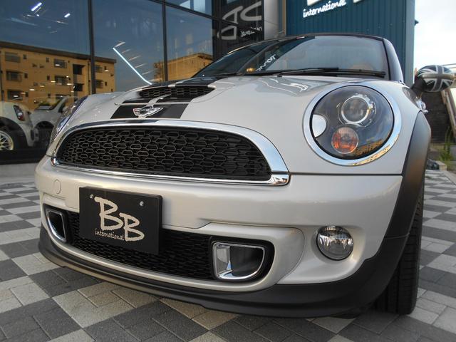 MINI クーパーS ロードスター トフィレザーシート 電動オープン ユーザー買取 ドラレコ サイバーナビ シートヒータ ETC 純正17AW ブラックヘッド PDC ピアノブラックパネル ホワイトシルバーボディ OPフロアマット 2024年製ピレリタイヤ スペアキー有(28枚目)